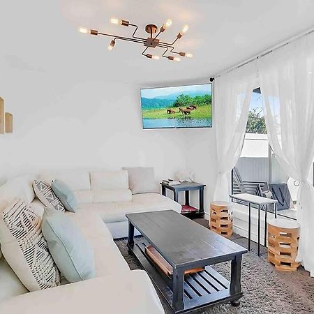2 Bedroom Getaway On The River/Close To Marina Belle River Bagian luar foto