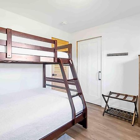 2 Bedroom Getaway On The River/Close To Marina Belle River Bagian luar foto