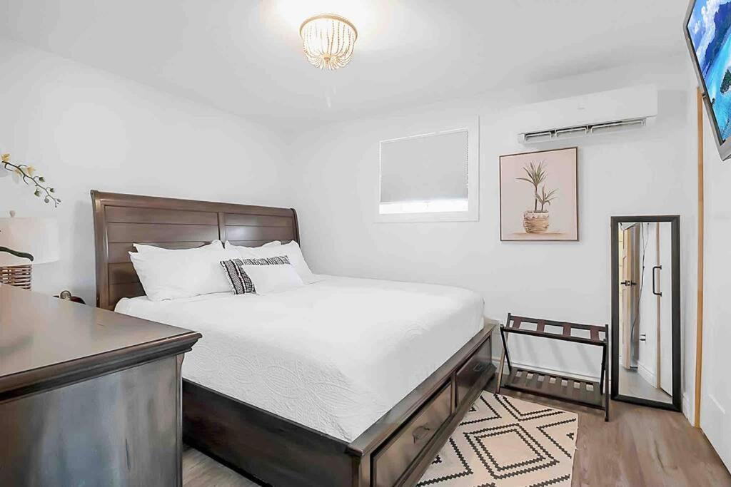 2 Bedroom Getaway On The River/Close To Marina Belle River Bagian luar foto