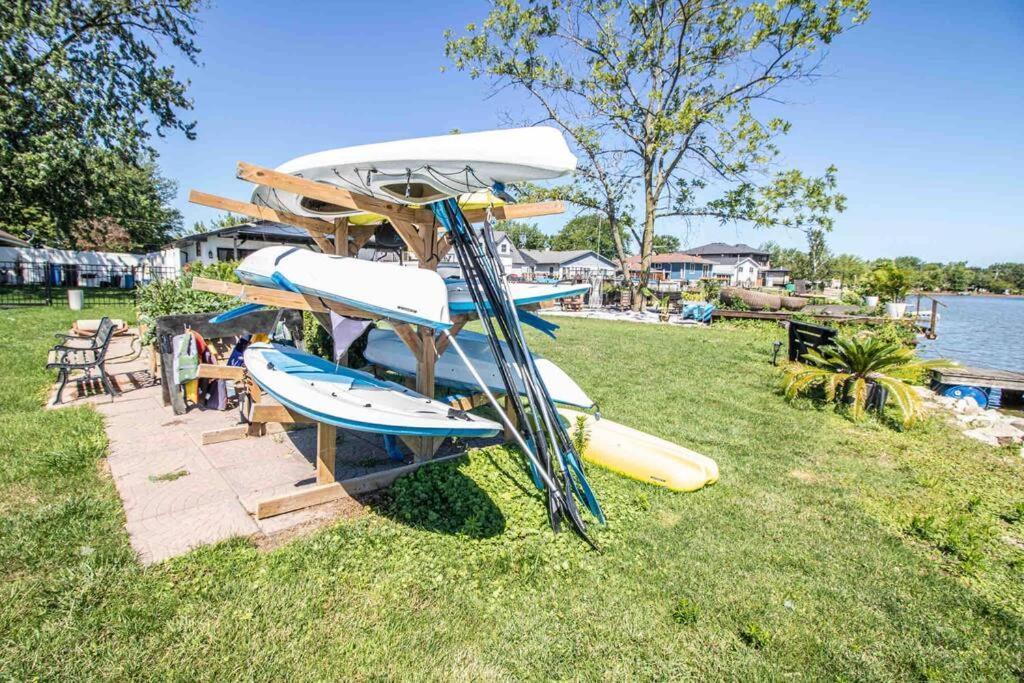 2 Bedroom Getaway On The River/Close To Marina Belle River Bagian luar foto