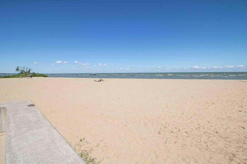 2 Bedroom Getaway On The River/Close To Marina Belle River Bagian luar foto